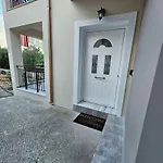 Effie's Escape Spacious *