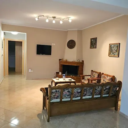 Effie's Escape Spacious *