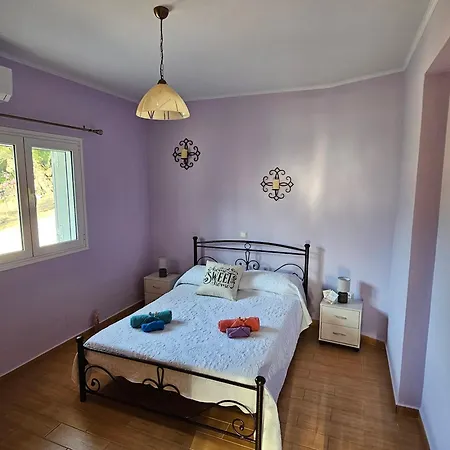 Effie's Escape Spacious * Zóla