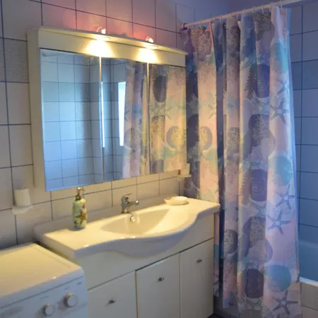 Effie's Escape Spacious *